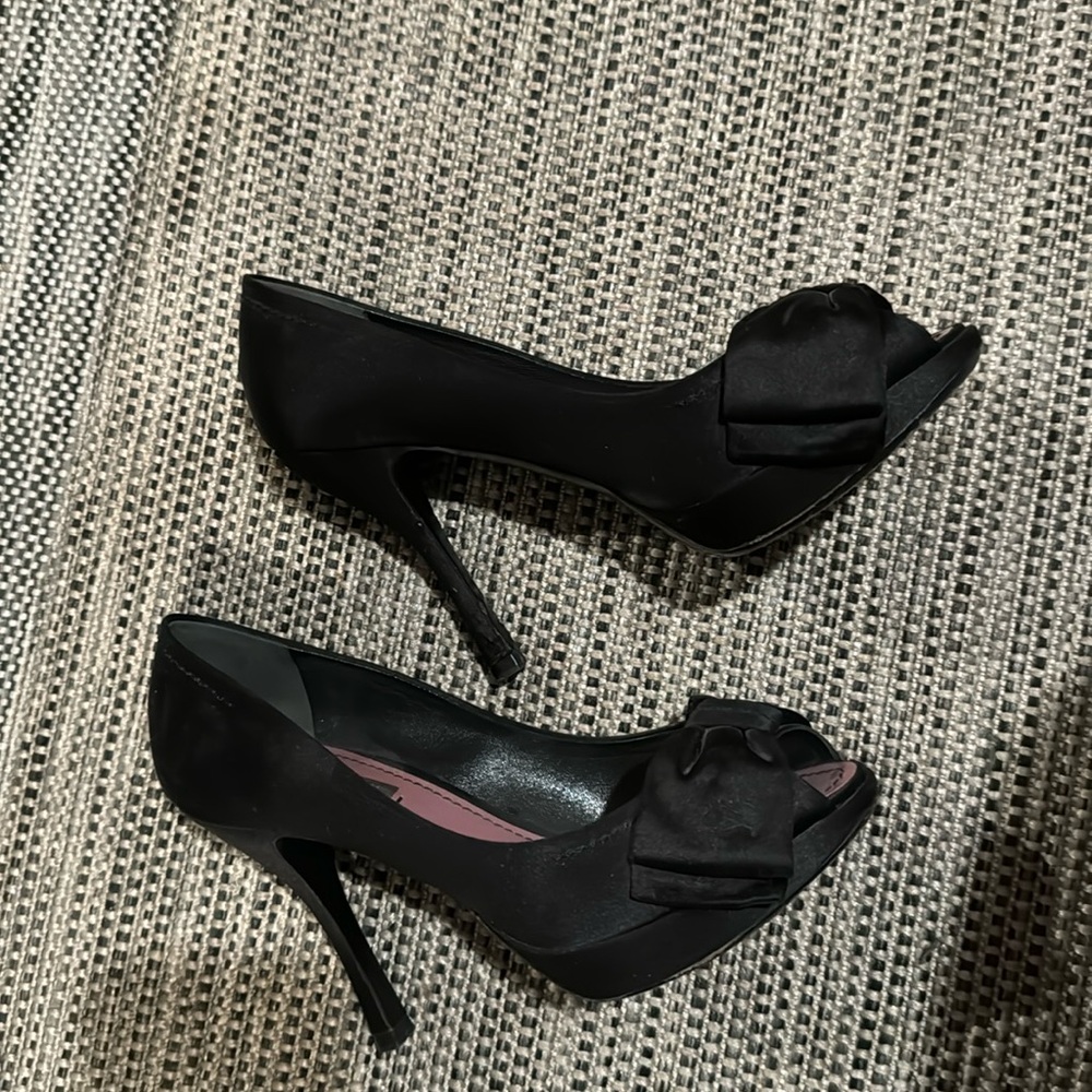 Louis Vuitton satin open toe heels on platform - Picture 10 of 16